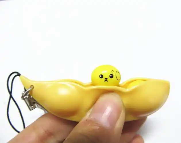 黄色日本压力缓解挤压豆发泄玩具大豆钥匙扣手机袋压力缓解 fidget