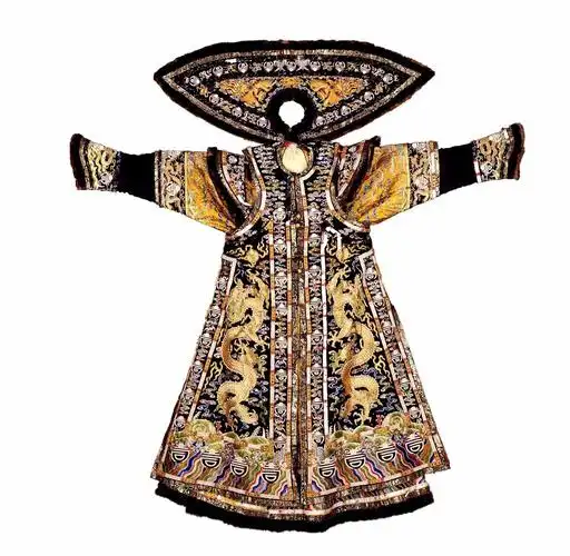 56套清代宫廷服饰亮相包括精美龙袍等