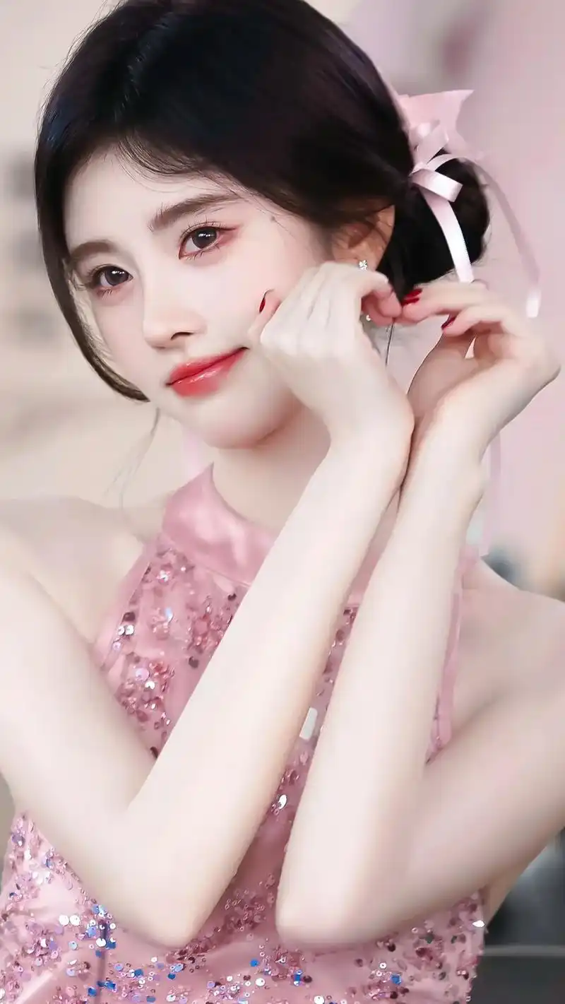 鞠式比心.#鞠婧祎#橘子邮局站#星空壁纸102050 - 抖音