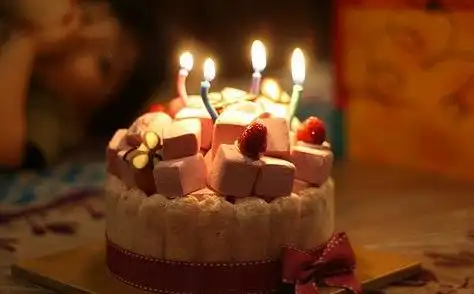 抖音很火的生日短句幽默抖音生日话题