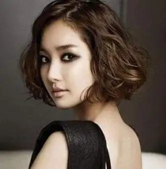 中短发烫发发型图片柔美女生波波头烫发发型图片爆炸头短发烫发发型