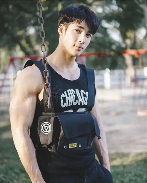 天呐,他好好看!|芭比|泰国|模特|人鱼线|八块腹肌_网易订阅