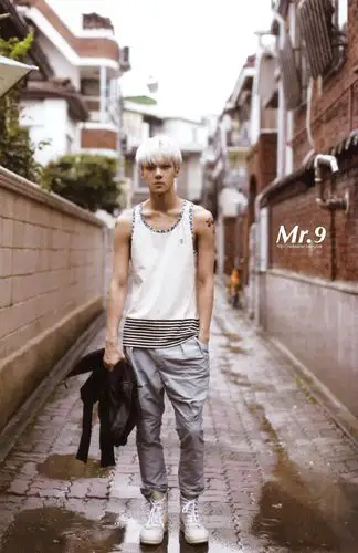 谁有世勋这张图片的高清图! 高清的啊!