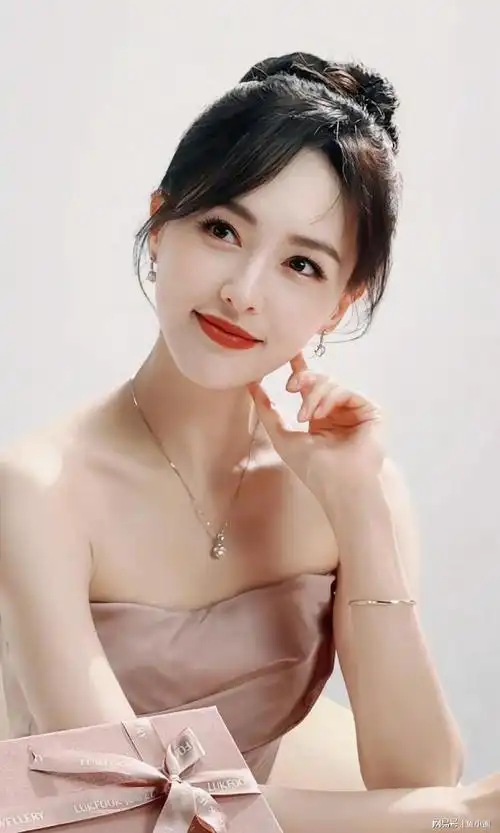 唐嫣40岁生日写真图引争议生日照变影楼风粉丝斥责工作室