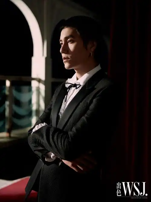 上游时尚|出色wsj. 九月刊陈坤封面大片,红黑复古西装腔调十足