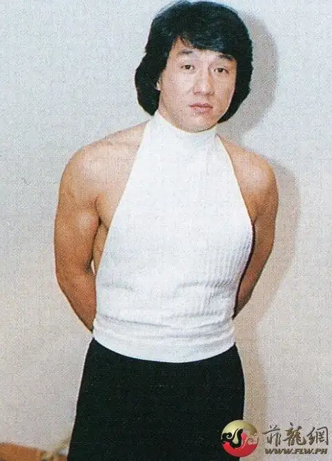 年轻时的成龙