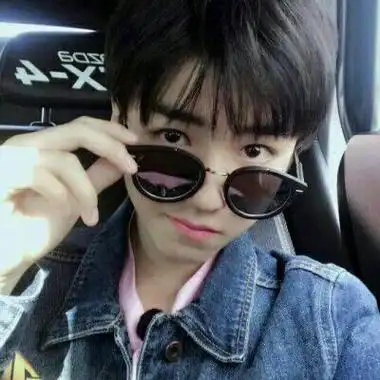 王俊凯戴眼镜照片_个性头像_头像控