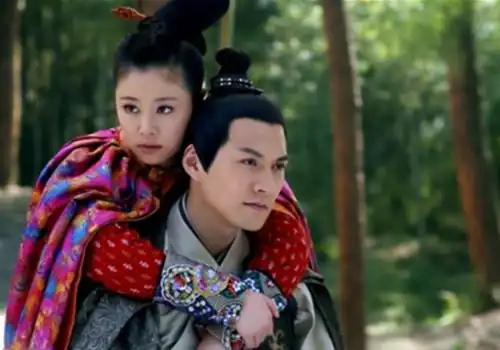 【图】《倾世皇妃》林心如和严宽剧照 两人坦言拍吻戏不会尴尬