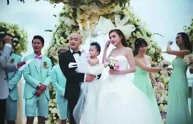 贾玲在包贝尔的婚礼上帮了柳岩后两人为何却没有深入合作