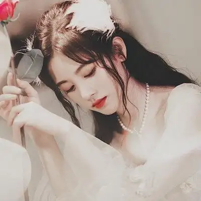 和男生的头像2021qq最新卡通情情侣头像男生背着女生盔甲头像大白头像