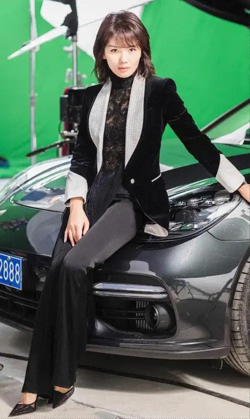 刘涛从贤妻良母风格到职场女王范转变百变的西装搭配又a又飒