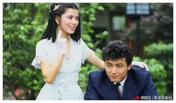 汤镇宗汤镇业罕见合体泡温泉65岁汤镇业变光头66岁哥哥保