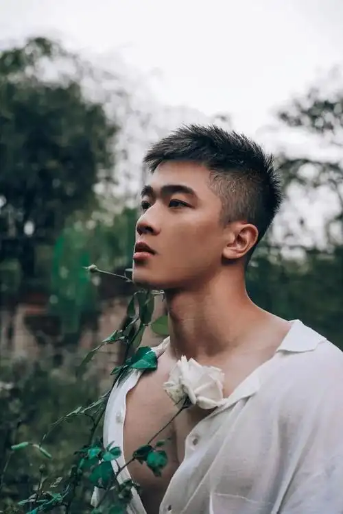 长相小奶狗身材小狼狗的寸头型男,不就是理想中的男友么