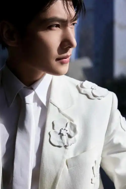 杨洋3d印花白西装#  我的意思是伟大的脸和伟大的照片可以多拍多发