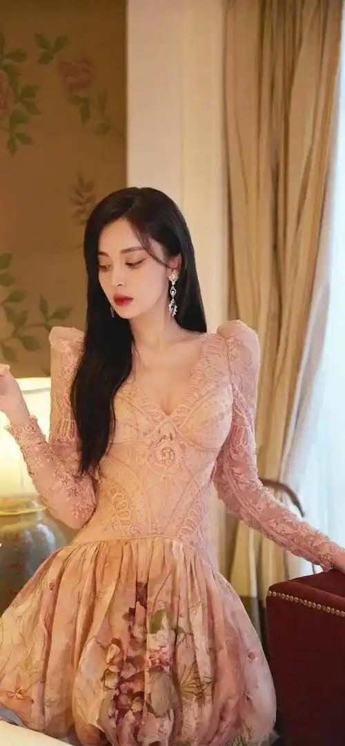 古力娜扎写真,人间极品的女神,性感美貌与才华的完美融合!