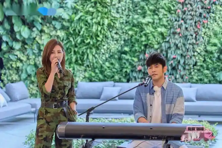 梁静茹相聚忆青春除了是周杰伦的化妆师,杜国璋也曾与圈内众多艺人有