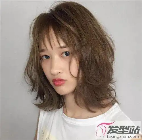 短烫发发型图片2020过肩烫最显气质