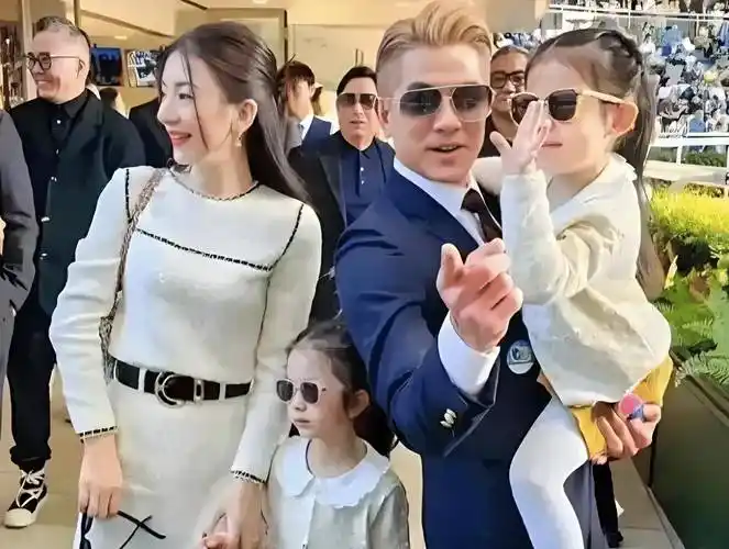 原创方媛携孩子助阵郭富城演唱会2个女儿近照曝光颜值像极了妈妈