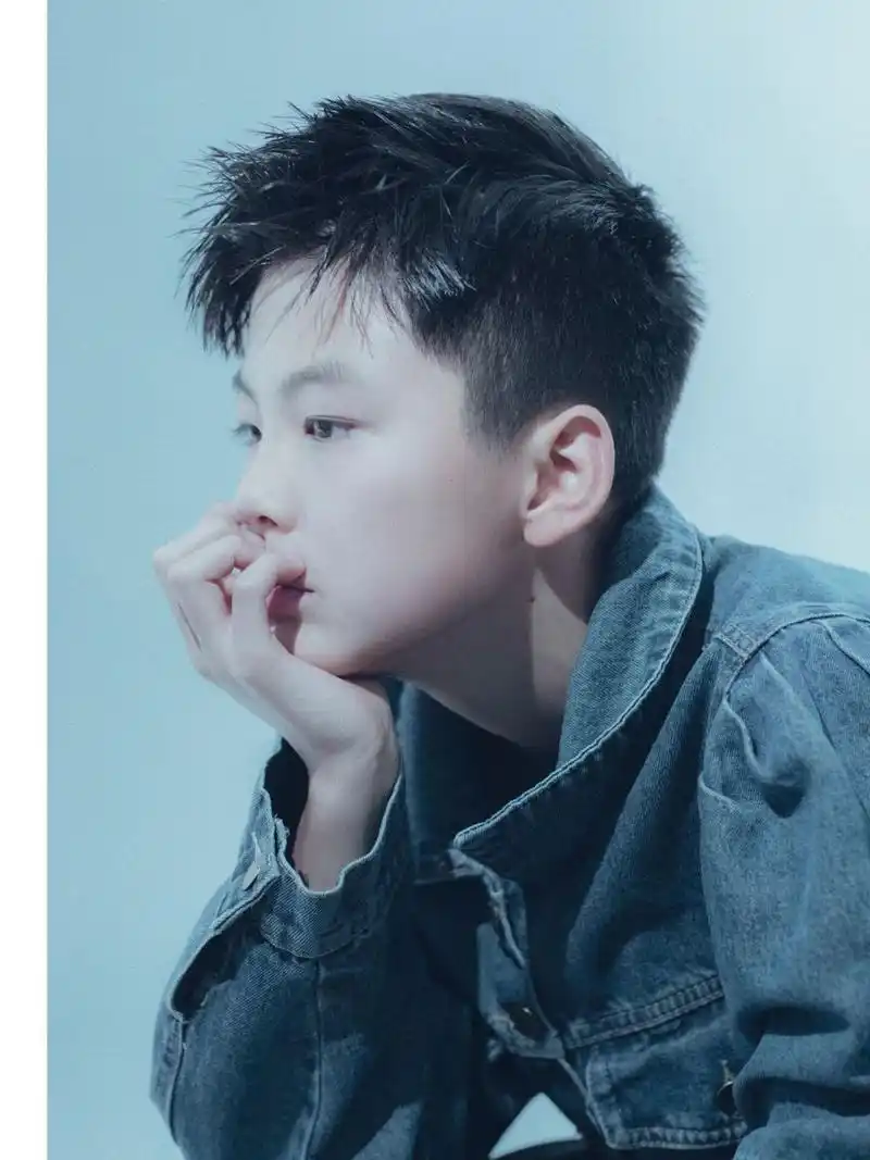 11岁帅男孩-仔仔(儿童肖像) "艺术家是一个持续的没落者,他永远得不到