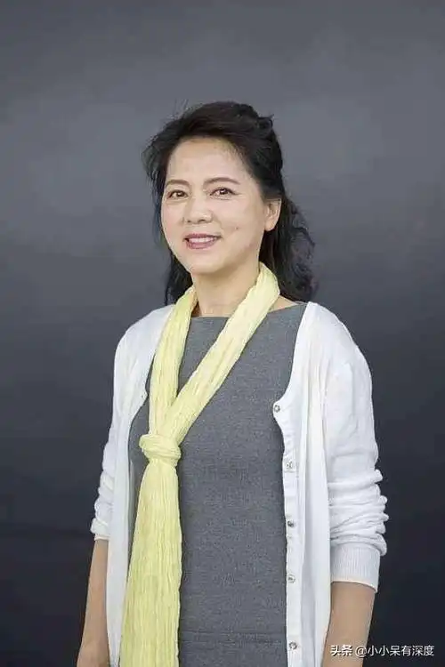 袭人扮演者(袁玫近照,气质温和,她饰演的87版《红楼