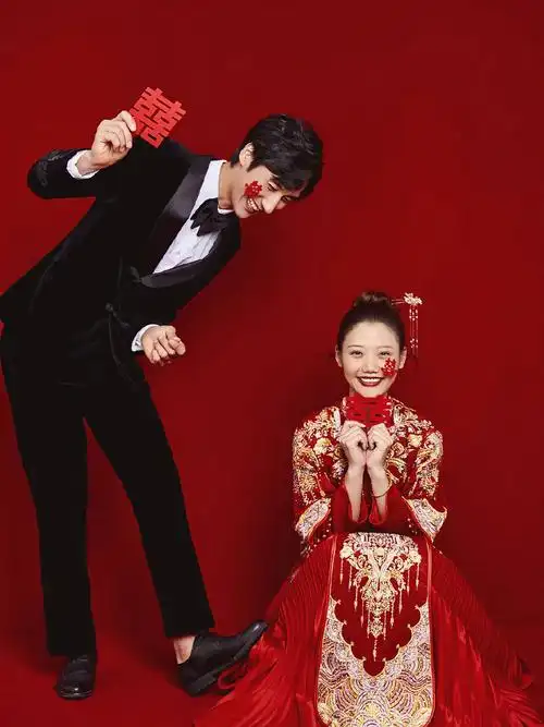 内景婚纱照红色秀禾郑州婚纱照