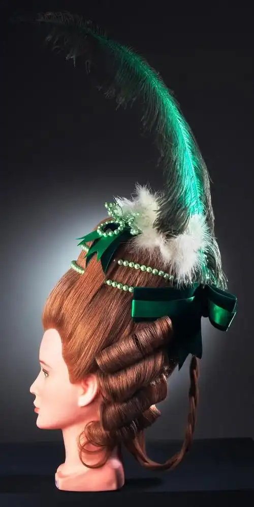 玛丽皇后头-演示3,有些头发里面还会架上裙撑一样的东西#洛可可##古典