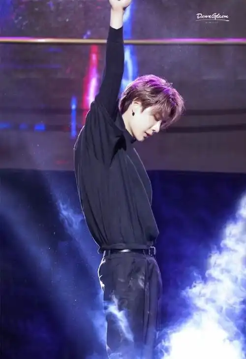 王一博这就是街舞4#yibo#中国顶尖舞者推广大使王一博#著名的吹灰舞