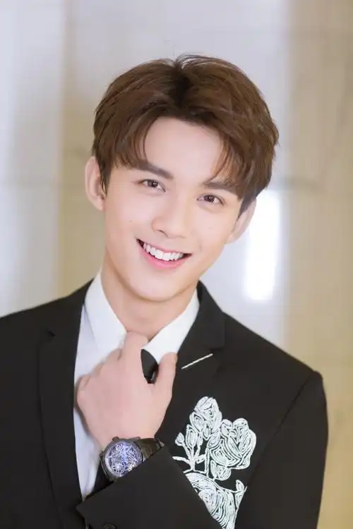 p>吴磊,1999年12月26日出生于上海,祖籍四川 a target="_blank" href