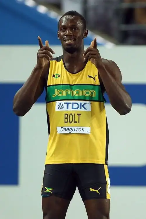 黑人在接受主持人吉尔·布罗的采访时,博尔特自信可以在2016年的巴西