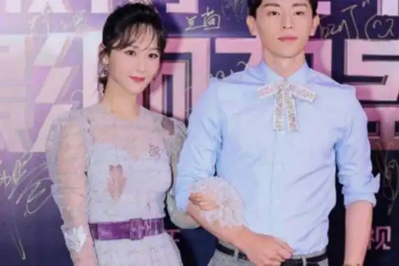 邓伦和杨紫两人究竟在一起了吗网友还晒出了证据