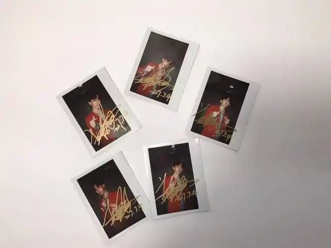 郭俊辰美颜轰炸小哥哥的签名拍立得照片等你来拿哦