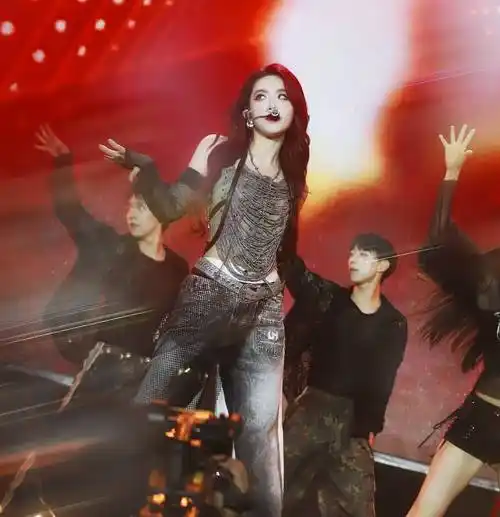 喻言生日演唱会圆满落幕,新歌"ignite"逆应援告白粉丝