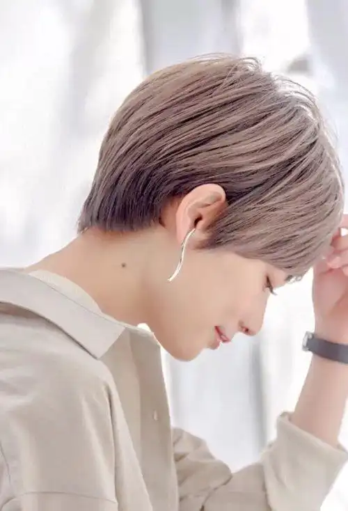 文艺女青年短头发发造型 小脸女生适合的短发赏析