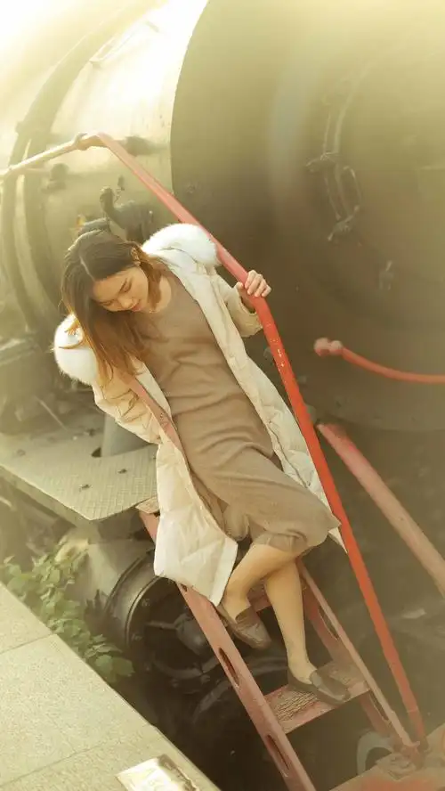 专题,不定期地发布优秀作品专辑,本专题容纳各种风格的人物摄影作品