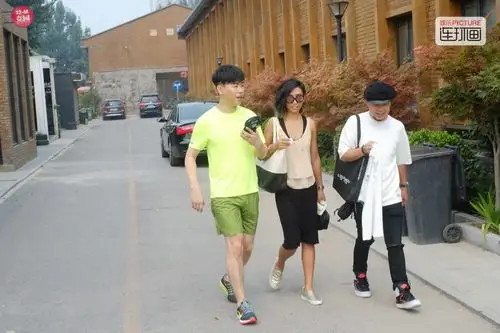 胡彦斌合影《破产姐妹》女主