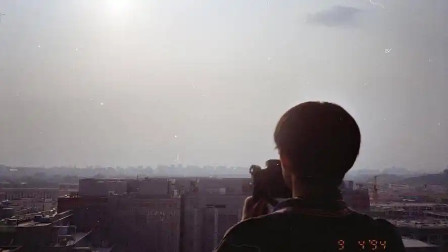 易烊千玺ins更新,摄影师小千终于露脸啦