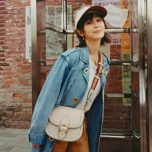 coach 2021春季新品 杨紫同款 beat系列马鞍包 热卖中 满送自选钱包!