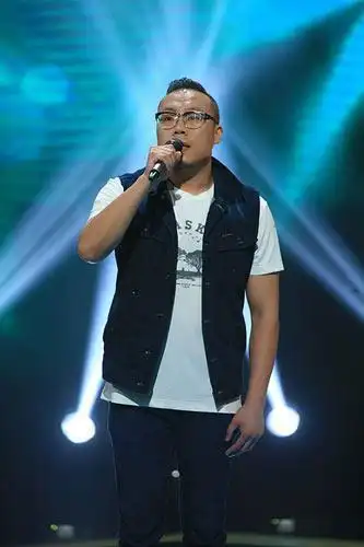 本周"中国好声音"的盲选进入收官战那英抢到"邓丽君"