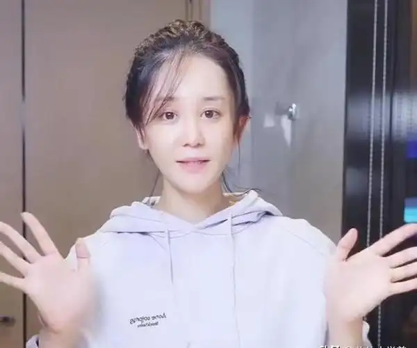 张雨绮和李斯丹妮在浪姐这个节目里又火了一把,但海陆就没那么幸运了.