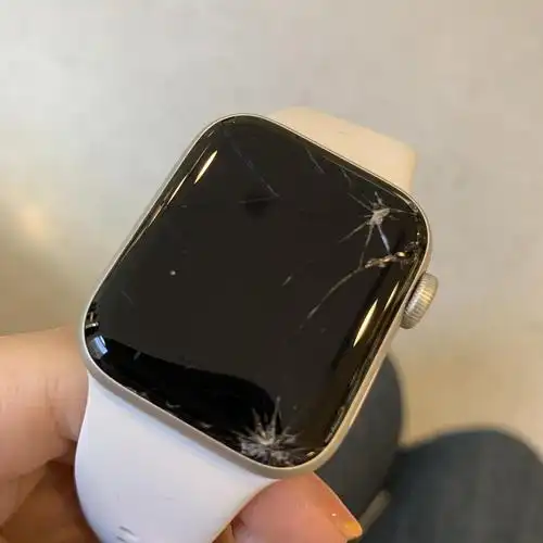 来自: 不喝奶茶2020-11-10 08:16:41 早上一不小心掉地上屏幕着地摔成