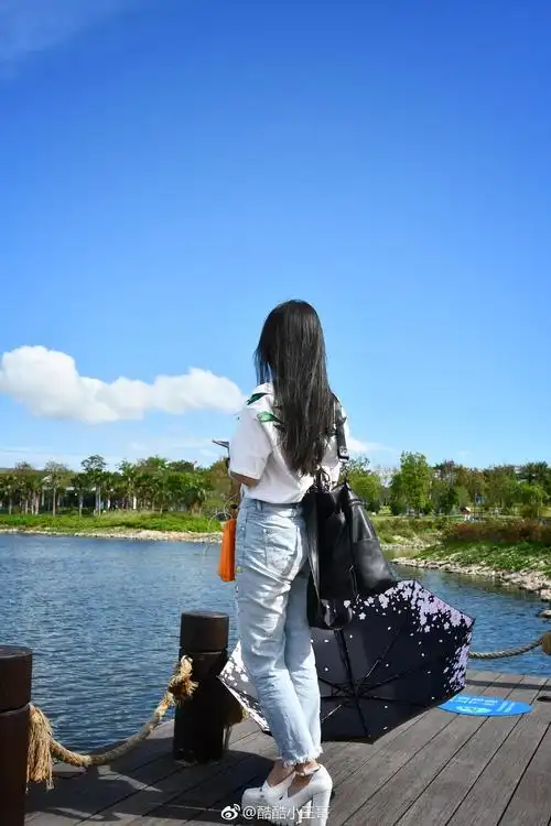 下午拍到的路人甲,一个酷酷的小姐姐