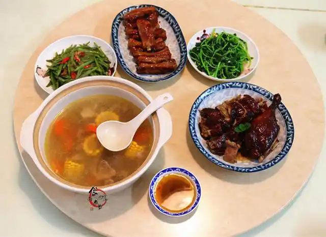 周末休息,做了四菜一汤,整桌菜花了不到一百元,四个人能吃两顿!