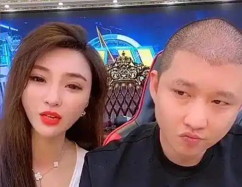 二驴表示辛巴之前有个前妻,和前妻还有个女儿,看上初瑞雪之后,抛妻