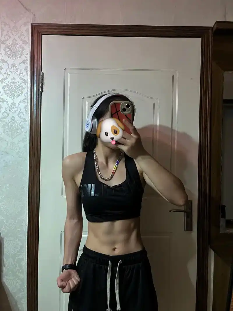 女生腹肌.上次照片有点胖了 浅浅一练 再来一波05 #打篮球 - 抖音