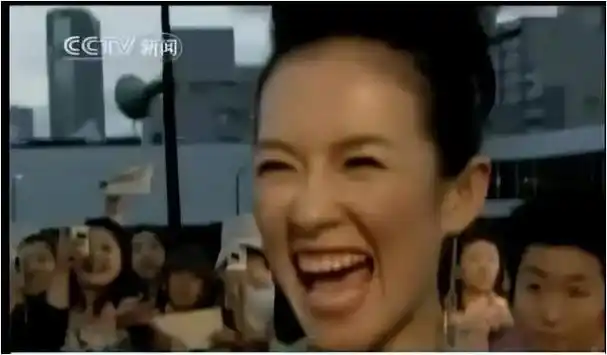 肚兜领奖惹争议接提子成焦点章子怡上位史比你想得更传奇