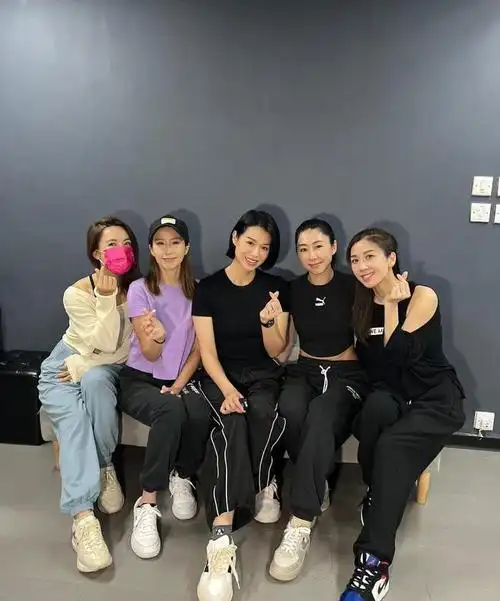 43岁姚子羚要去柬埔寨表演了吗与胡杏儿李施嬅黄智雯同台