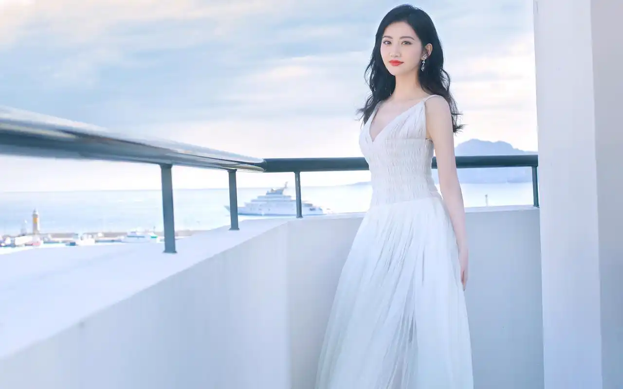 景甜白色纱裙仙气桌面壁纸