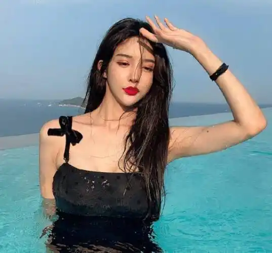 女装大佬艾比男装照被疯传帅气模样不输偶像剧男主我心动了