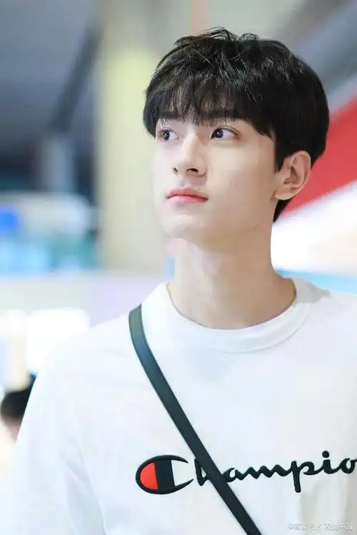 盘点高校明星校草,王源上榜,杨洋实至名归