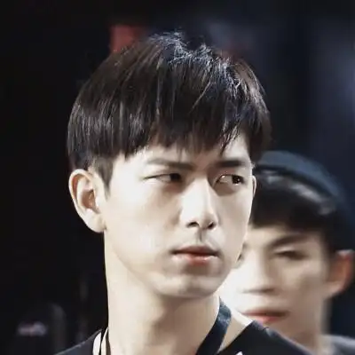 微博头像 gun 韩商言 亲热